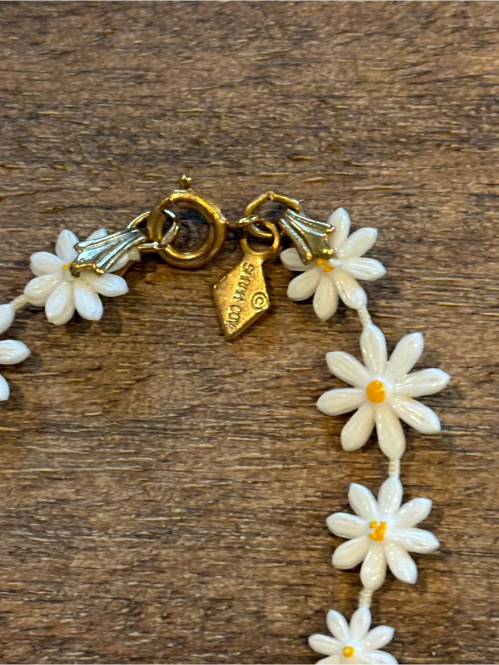 Vintage Sarah Coventry White Daisy Flower Necklace and clip on earrings - Picture 7 of 12